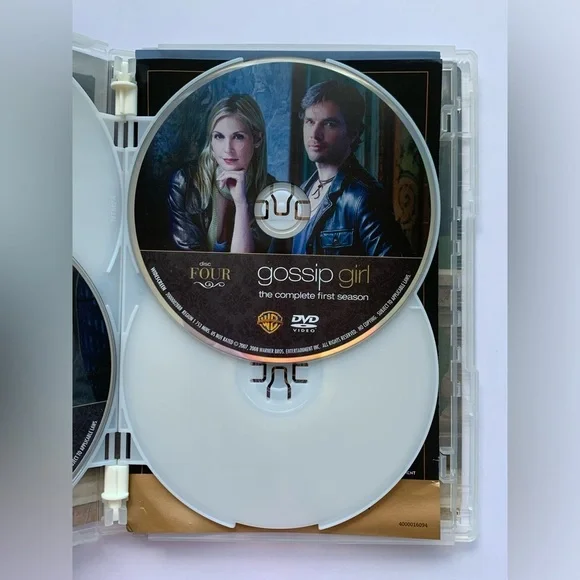Gossip Girl: The Complete First Season DVD - Picture 7 of 7